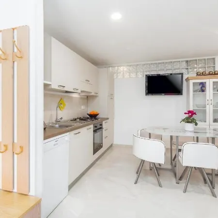Alex - Location Apartment *